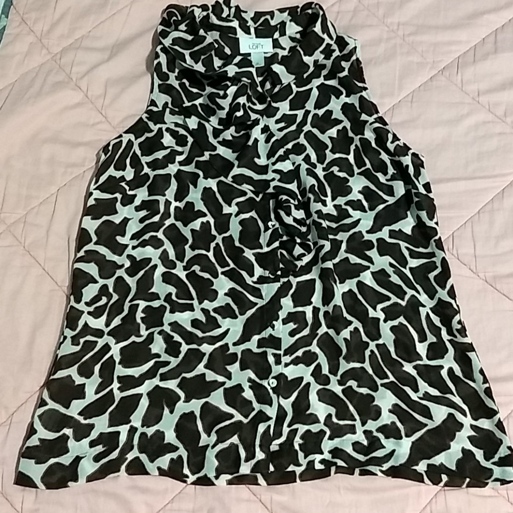 Ann Taylor Loft giraffe print short sleeved blouse